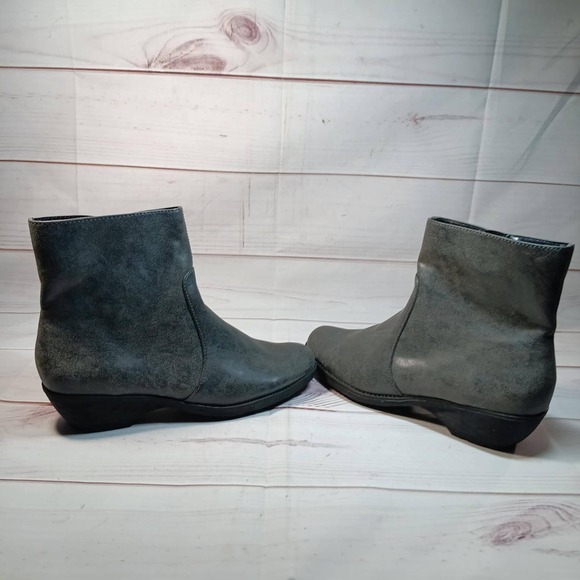 A2 Aerosoles‎ - Ankle Boots Gray Leatherette Comfort Casual - Womens Size 7.5 - Picture 1 of 9